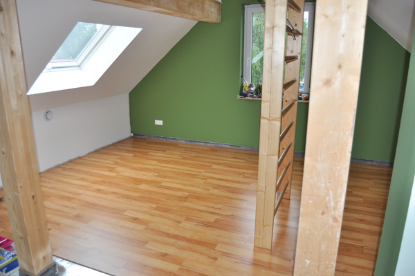 Dachgeschoss mit Laminat